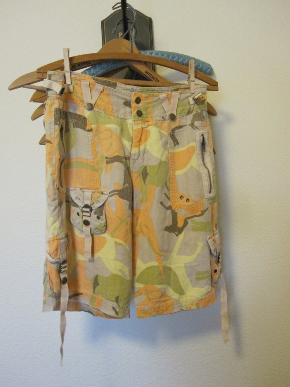 Y2K Vintage Da-nang beige/yellow/green 100% silk cargo shorts